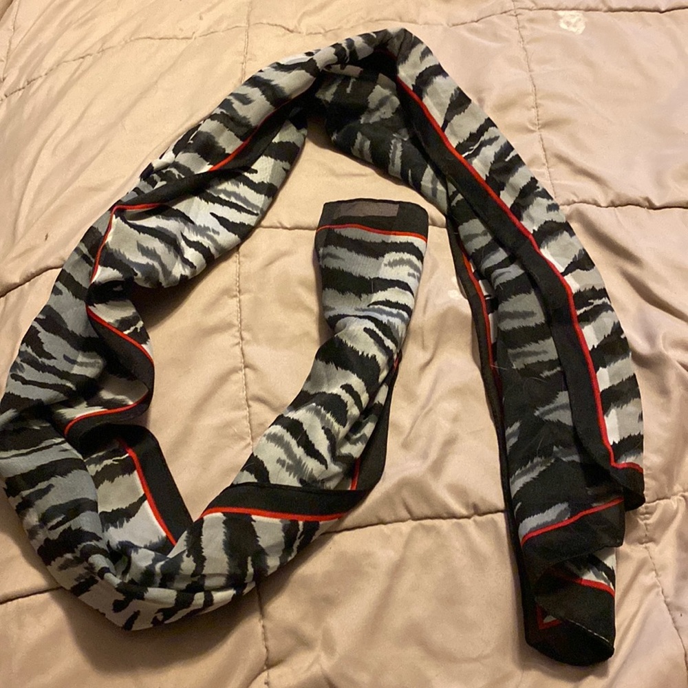 Very pretty scarf!